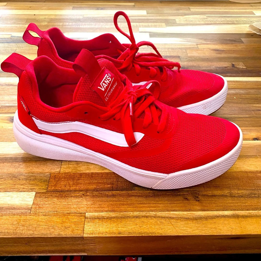 Vans ultra range, red and white